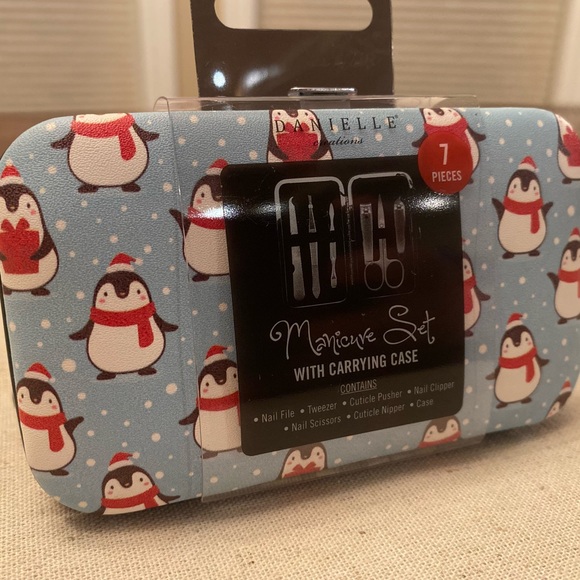 Christmas Penquins Manicure Set by Danielle Creations, 7 Pieces, Carrying Case - Picture 9 of 12